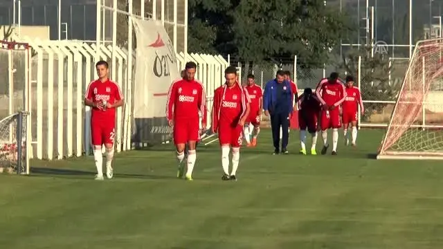 Rıza Çalımbay'dan hakem tepkisi Rıza Çalımbay'dan hakem tepkisi