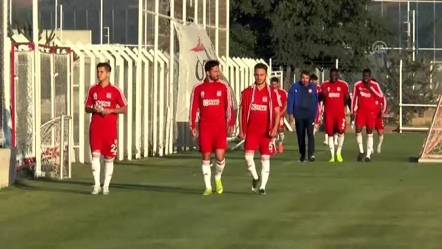 Rıza Çalımbay'dan hakem tepkisi Rıza Çalımbay'dan hakem tepkisi