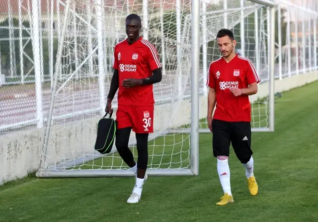 Rıza Çalımbay'dan hakem tepkisi Rıza Çalımbay'dan hakem tepkisi