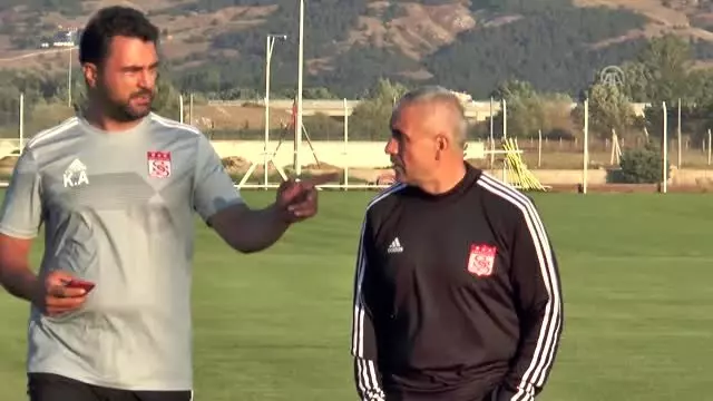Rıza Çalımbay'dan hakem tepkisi Rıza Çalımbay'dan hakem tepkisi