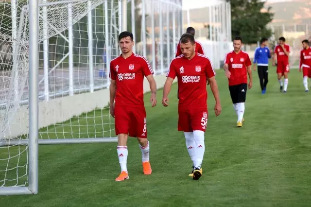 Rıza Çalımbay'dan hakem tepkisi Rıza Çalımbay'dan hakem tepkisi
