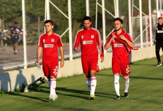Rıza Çalımbay'dan hakem tepkisi Rıza Çalımbay'dan hakem tepkisi