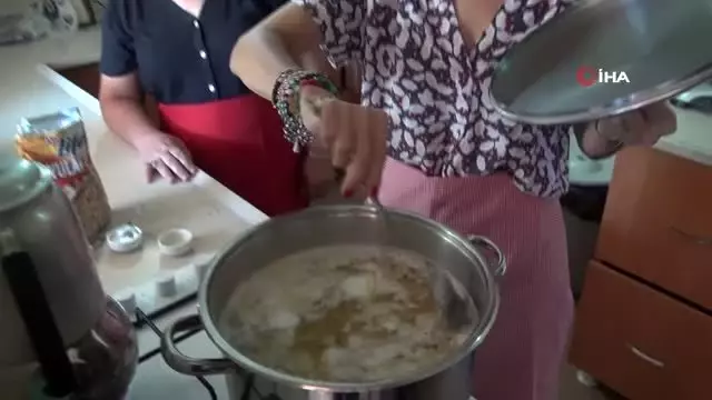 Şarkıcı Zeynep Casalini Mudanyalı kadınlarla yemek yaptı