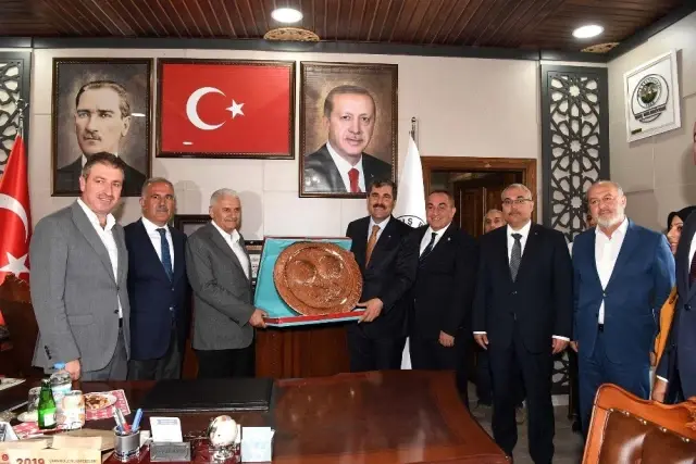 TBMM Eski Başkanı Yıldırım'dan Muş Belediyesi'ne Ziyaret
