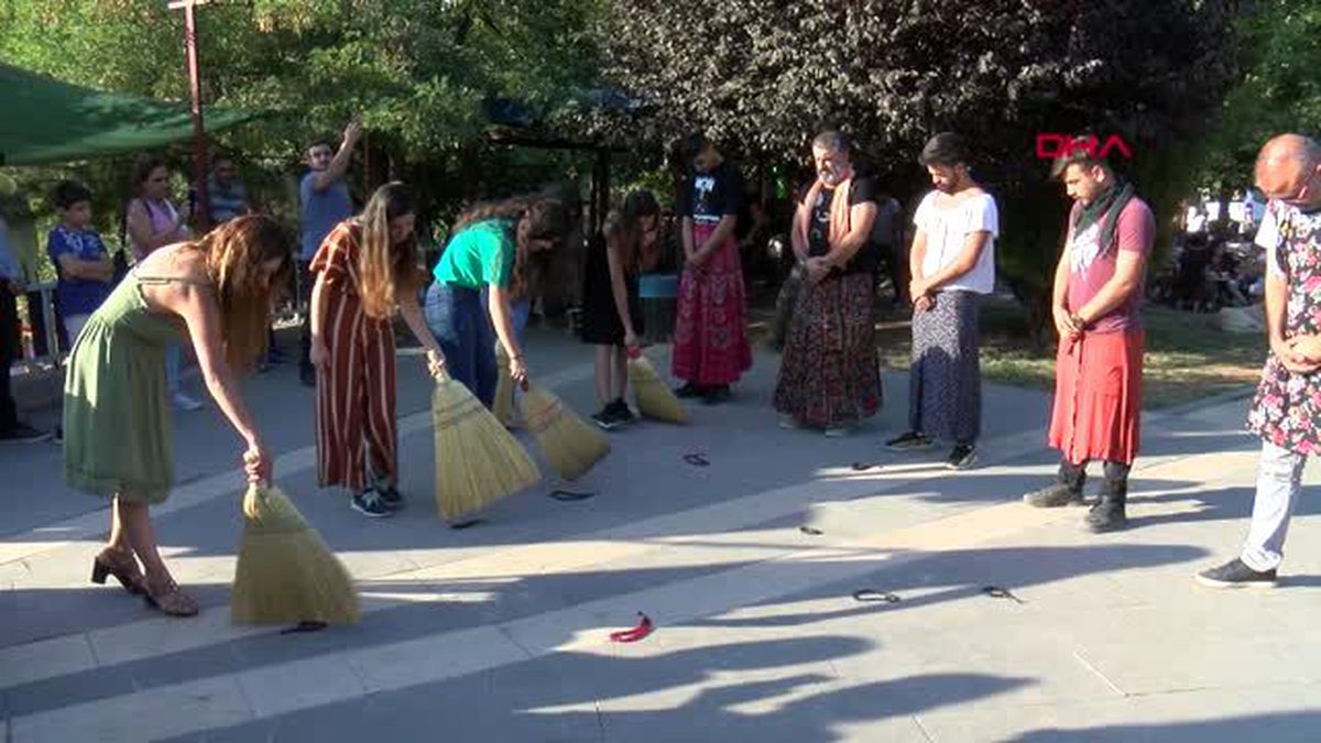 Tunceli'de, kadına şiddete tepki için erkek etek giydi, kadınlar tespih salladı