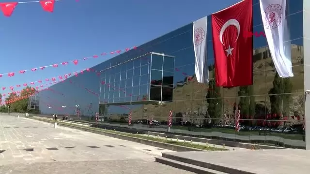 Van'da yeni müze törenle açıldı Van'da yeni müze törenle açıldı