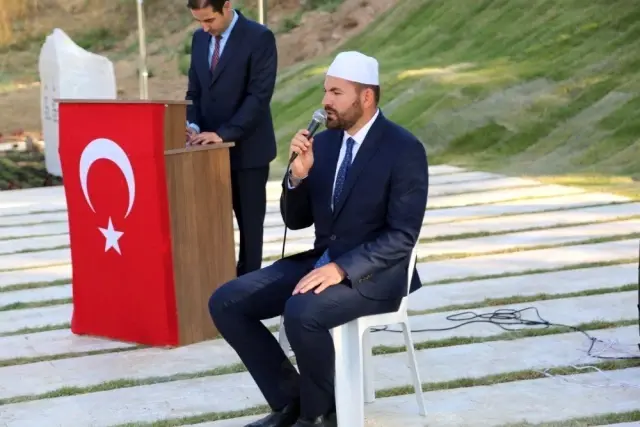 Ağaçköy Şehitlikleri düzenlenen törenle ziyarete açıldı Ağaçköy Şehitlikleri düzenlenen törenle ziyarete açıldı