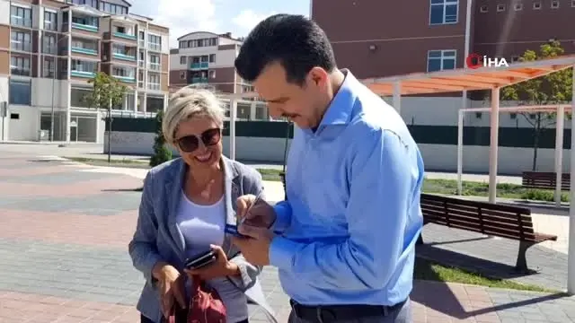 Bursa Milletvekili Esgin, 35 yıllık tiryaki muhtara sigarayı bıraktırdı Bursa Milletvekili Esgin, 35 yıllık tiryaki muhtara sigarayı bıraktırdı
