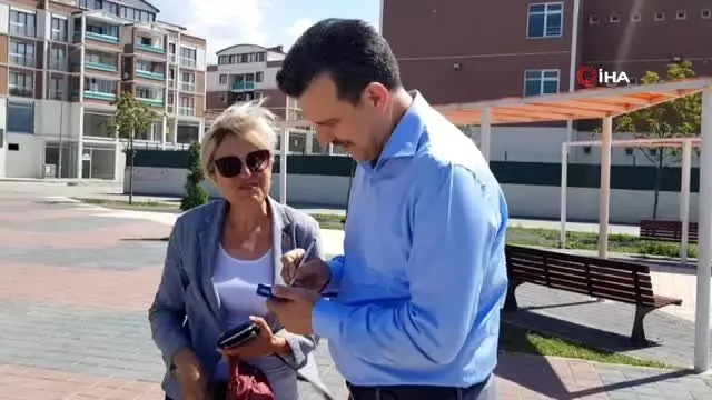 Bursa Milletvekili Esgin, 35 yıllık tiryaki muhtara sigarayı bıraktırdı Bursa Milletvekili Esgin, 35 yıllık tiryaki muhtara sigarayı bıraktırdı