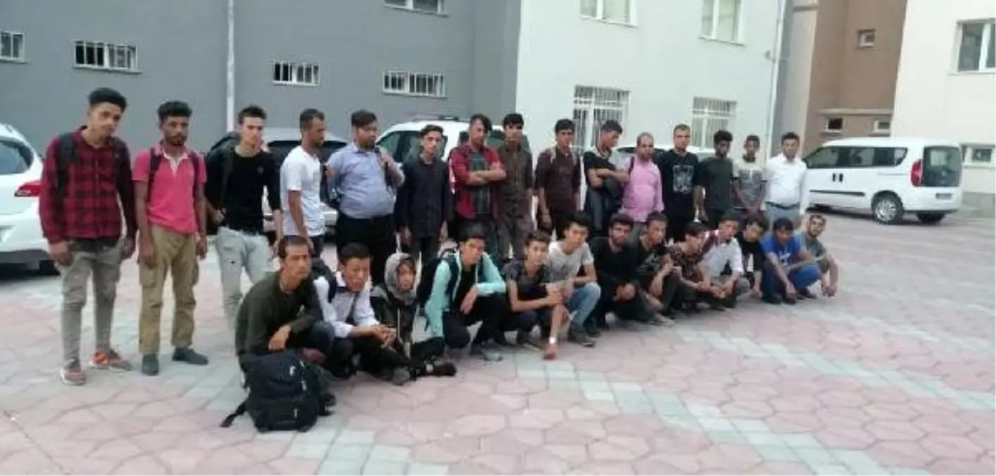 Dinlenme tesisinde 28 kaçak göçmen yakalandı