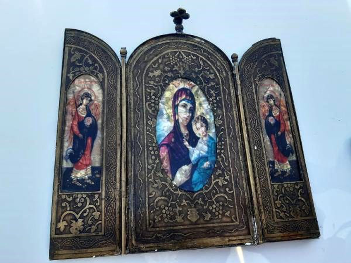 Elazığ'da haç işaretli fresk ele geçirildi