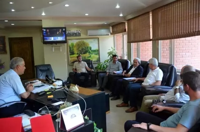 Eski Belediye Başkanı Sakallı'dan Başkan Yaman'a ziyaret Eski Belediye Başkanı Sakallı'dan Başkan Yaman'a ziyaret