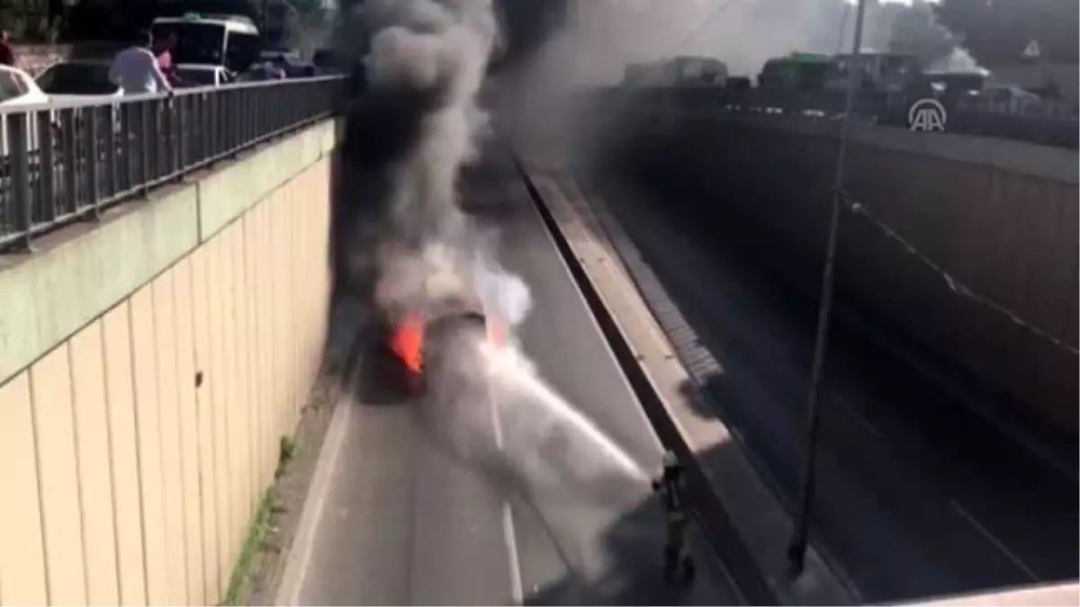 Eyüpsultan'da araç yangını