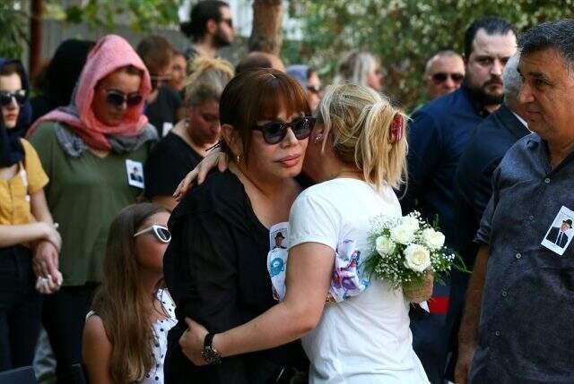 Sezen Aksu, babasının cenazesinde Mustafa Ceceli'den ezan okumasını istedi