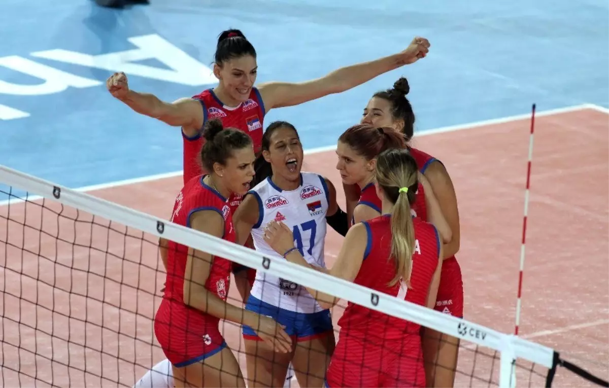 Sırbistan 4'te 4 yaptı