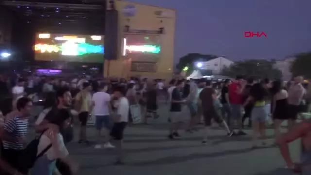 Balıkesir zeytinli rock festivali, yoğun katılımla başladı Balıkesir zeytinli rock festivali, yoğun katılımla başladı