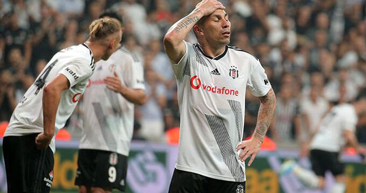 Beşiktaş, Medel'in Bologna'ya transfer olduğunu açıkladı