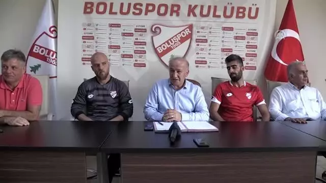 Boluspor, Hakan Canbazoğlu ve Hakan Arslan ile birer yıllık sözleşme imzaladı Boluspor, Hakan Canbazoğlu ve Hakan Arslan ile birer yıllık sözleşme imzaladı