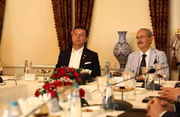 Chp'li büyükşehir belediye başkanları istanbul'daki çalıştayda buluştu Chp'li büyükşehir belediye başkanları istanbul'daki çalıştayda buluştu