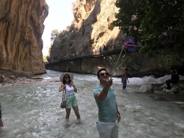 Günde 5 bin turist Saklıkent'i ziyaret ediyor Günde 5 bin turist Saklıkent'i ziyaret ediyor