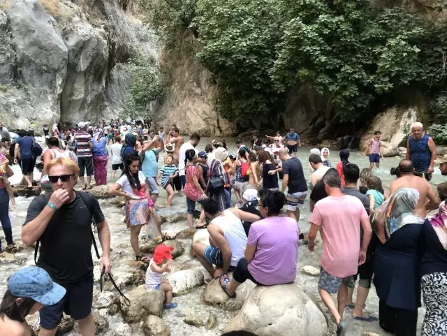 Günde 5 bin turist Saklıkent'i ziyaret ediyor Günde 5 bin turist Saklıkent'i ziyaret ediyor