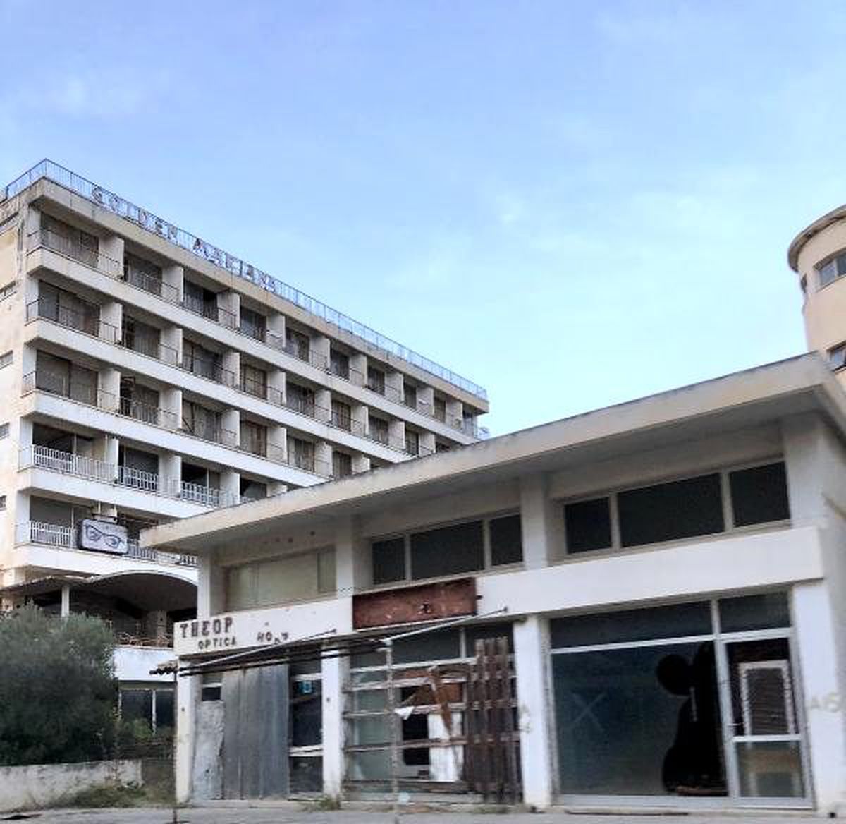 Kktc'de tarihi gün: gazeteciler 45 yıldır kapalı olan maraş'a girdi