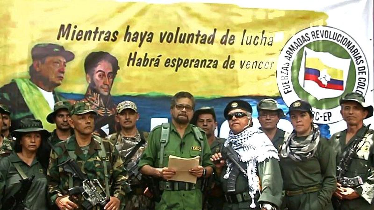 Kolombiya hükümetini 'barışa ihanetle' suçlayan FARC, yeniden silahlanıyor