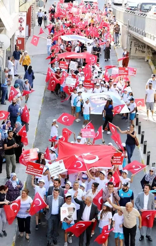 Küçükçekmece'de 97. yılına özel 97 metre uzunluğunda dev resim etkinliği