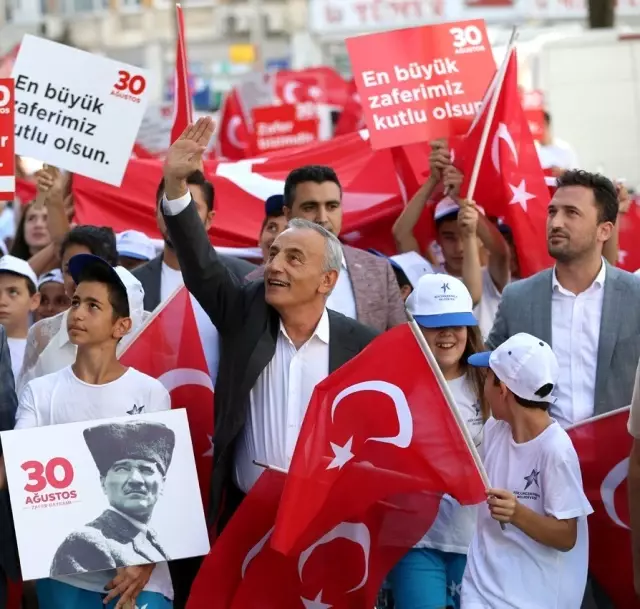 Küçükçekmece'de 97. yılına özel 97 metre uzunluğunda dev resim etkinliği