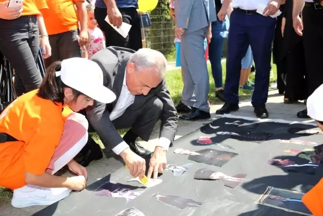Küçükçekmece'de 97. yılına özel 97 metre uzunluğunda dev resim etkinliği