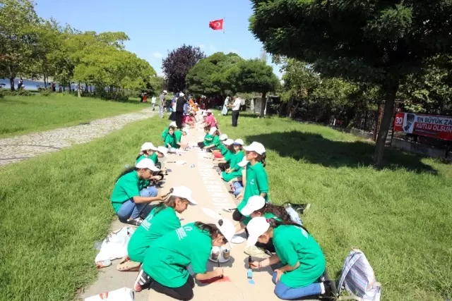 Küçükçekmece'de 97. yılına özel 97 metre uzunluğunda dev resim etkinliği