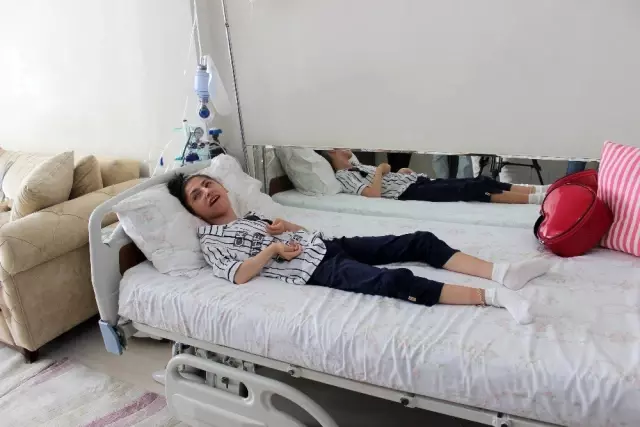 (Özel) Minik Zülal'in yaşama tutunması için 600 bin lira gerekiyor (Özel) Minik Zülal'in yaşama tutunması için 600 bin lira gerekiyor