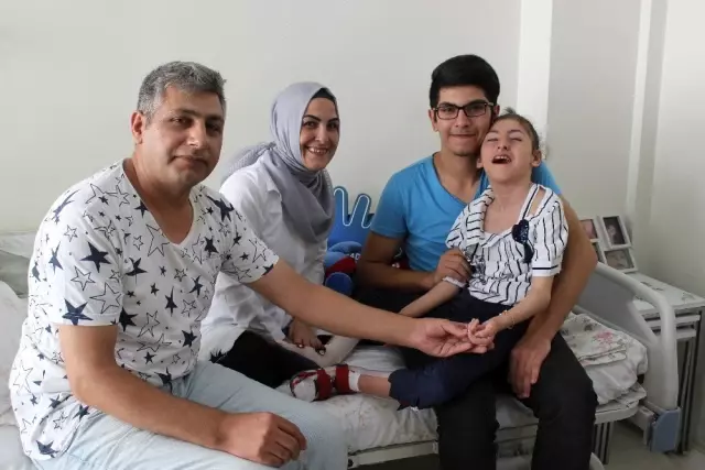 (Özel) Minik Zülal'in yaşama tutunması için 600 bin lira gerekiyor (Özel) Minik Zülal'in yaşama tutunması için 600 bin lira gerekiyor