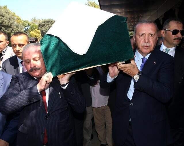 Şule Yüksel Şenler son yolculuğuna uğurlandı