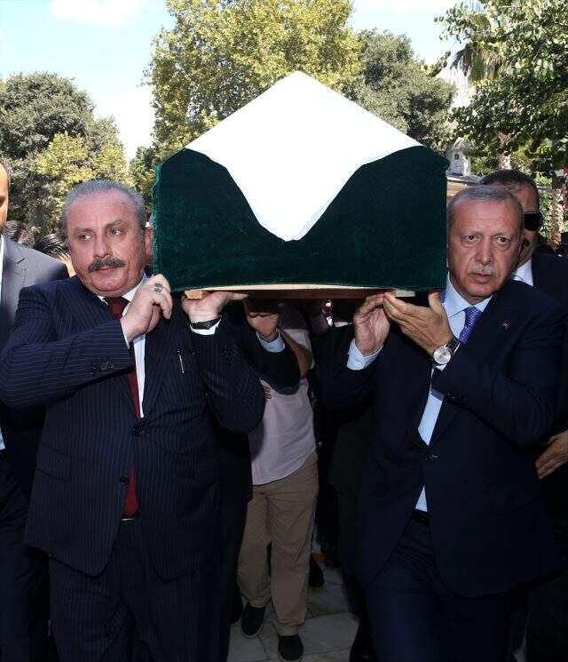 Şule Yüksel Şenler son yolculuğuna uğurlandı