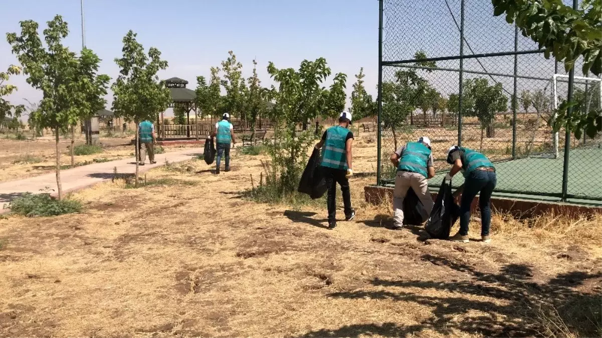 Vatandaşların kirlettiği çevreyi yükümlüler temizledi