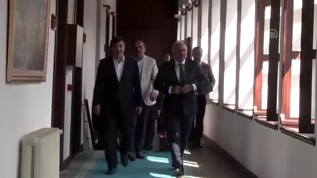 'Yerel yönetimler yerel kalkınmanın da öncüsü olmak durumda' 'Yerel yönetimler yerel kalkınmanın da öncüsü olmak durumda'