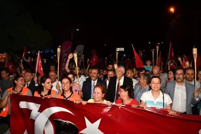 Adana'da fener alayı