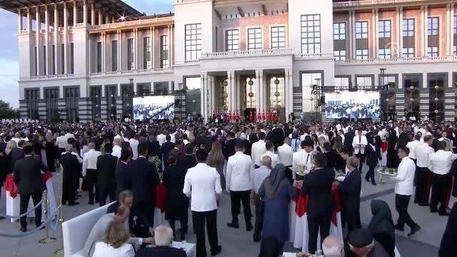 Cumhurbaşkanı Erdoğan 30 Ağustos resepsiyonunda konuştu: Coğrafyamızın dört bir yanında verdiğimiz mücadele Türkiye'nin haklarını savunmak içindir