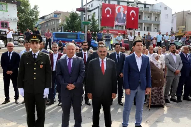 Develi'de 30 Ağustos Zafer Bayramı coşkuyla kutlandı Develi'de 30 Ağustos Zafer Bayramı coşkuyla kutlandı