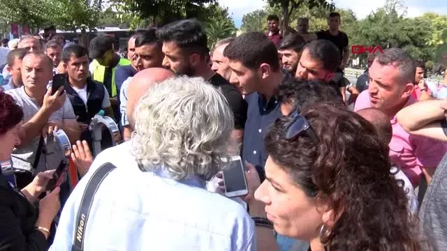İmamoğlu, işten çıkarılan işçilerin temsilcileriyle görüştü: İşinin ehli olan CV bıraksın İmamoğlu, işten çıkarılan işçilerin temsilcileriyle görüştü: İşinin ehli olan CV bıraksın