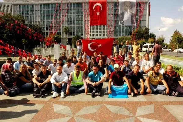 İşten çıkarılan işçilerin ibb önündeki eylemi devam ediyor İşten çıkarılan işçilerin ibb önündeki eylemi devam ediyor