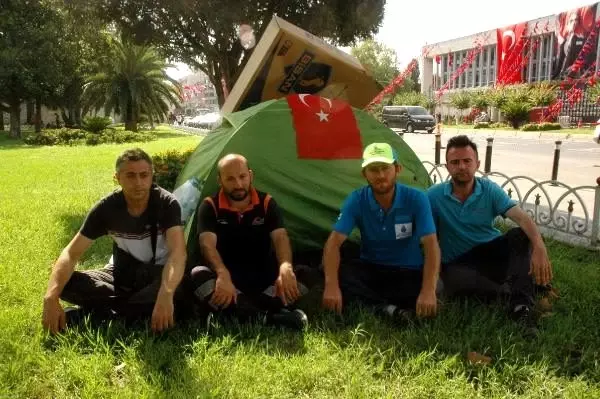 İşten çıkarılan işçilerin ibb önündeki eylemi devam ediyor İşten çıkarılan işçilerin ibb önündeki eylemi devam ediyor