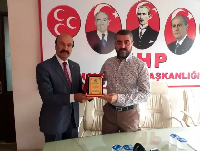 Kamu-Sen'den MHP'ye teşekkür plaketi