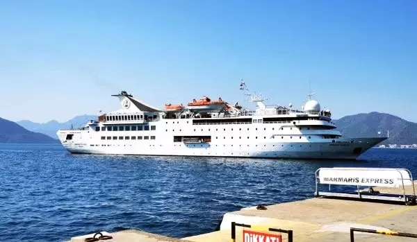 Lübnanlılar gemiyle marmaris'e geldi Lübnanlılar gemiyle marmaris'e geldi