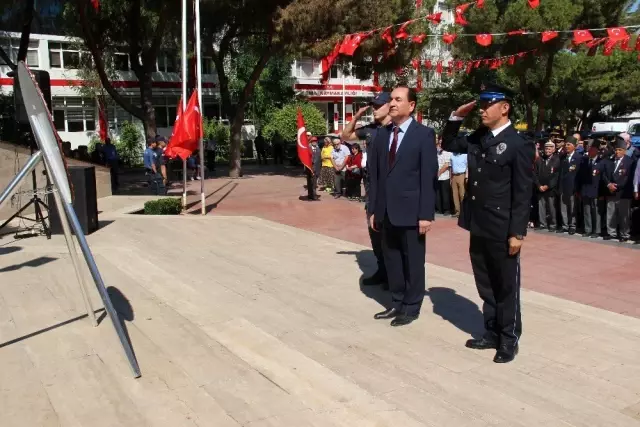 Manisa'nın ilçelerinde 'Zafer Bayramı' kutlamaları Manisa'nın ilçelerinde 'Zafer Bayramı' kutlamaları