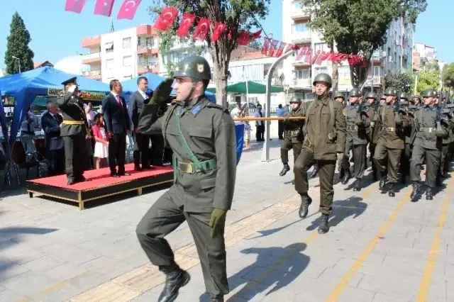 Manisa'nın ilçelerinde 'Zafer Bayramı' kutlamaları Manisa'nın ilçelerinde 'Zafer Bayramı' kutlamaları