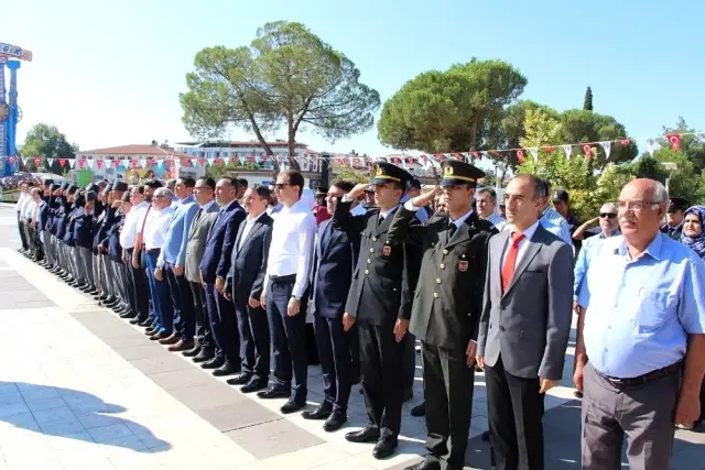 Manisa'nın ilçelerinde 'Zafer Bayramı' kutlamaları Manisa'nın ilçelerinde 'Zafer Bayramı' kutlamaları