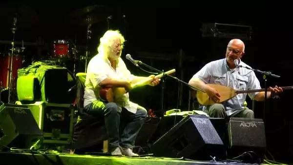 Rock festivali'nde halk müziği geçidi Rock festivali'nde halk müziği geçidi