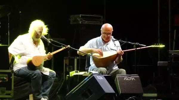 Rock festivali'nde halk müziği geçidi Rock festivali'nde halk müziği geçidi